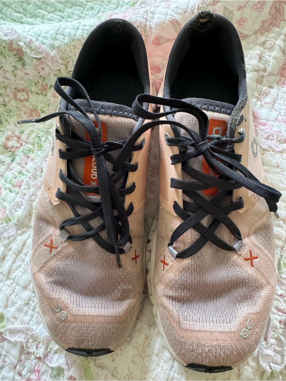 On Cloud X Women’s Athletic Training Sneaker Shoes, pink rose/sand- size 8
